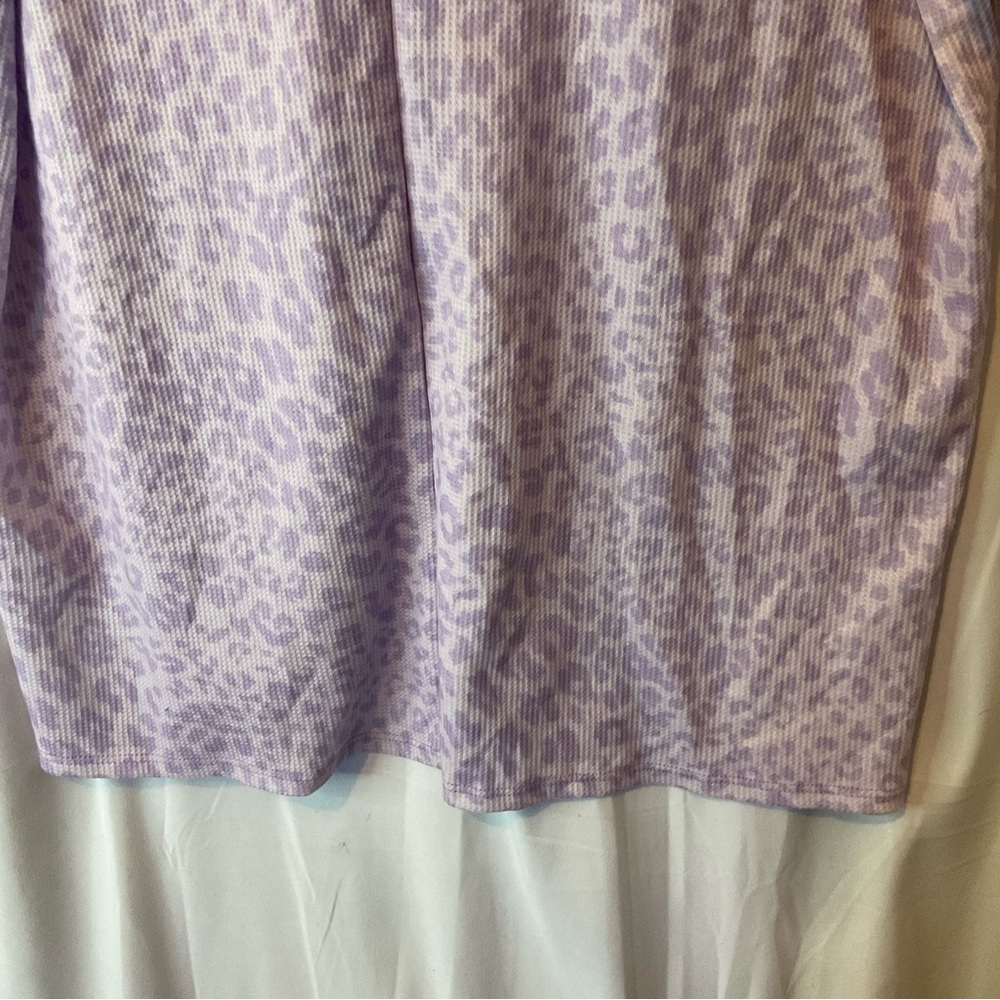 Heimish Women’s Short Sleeve V-Neck Lilac Leopard Print Size Large - Picture 6 of 14